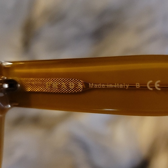 Prada sunglasses - Picture 4 of 7